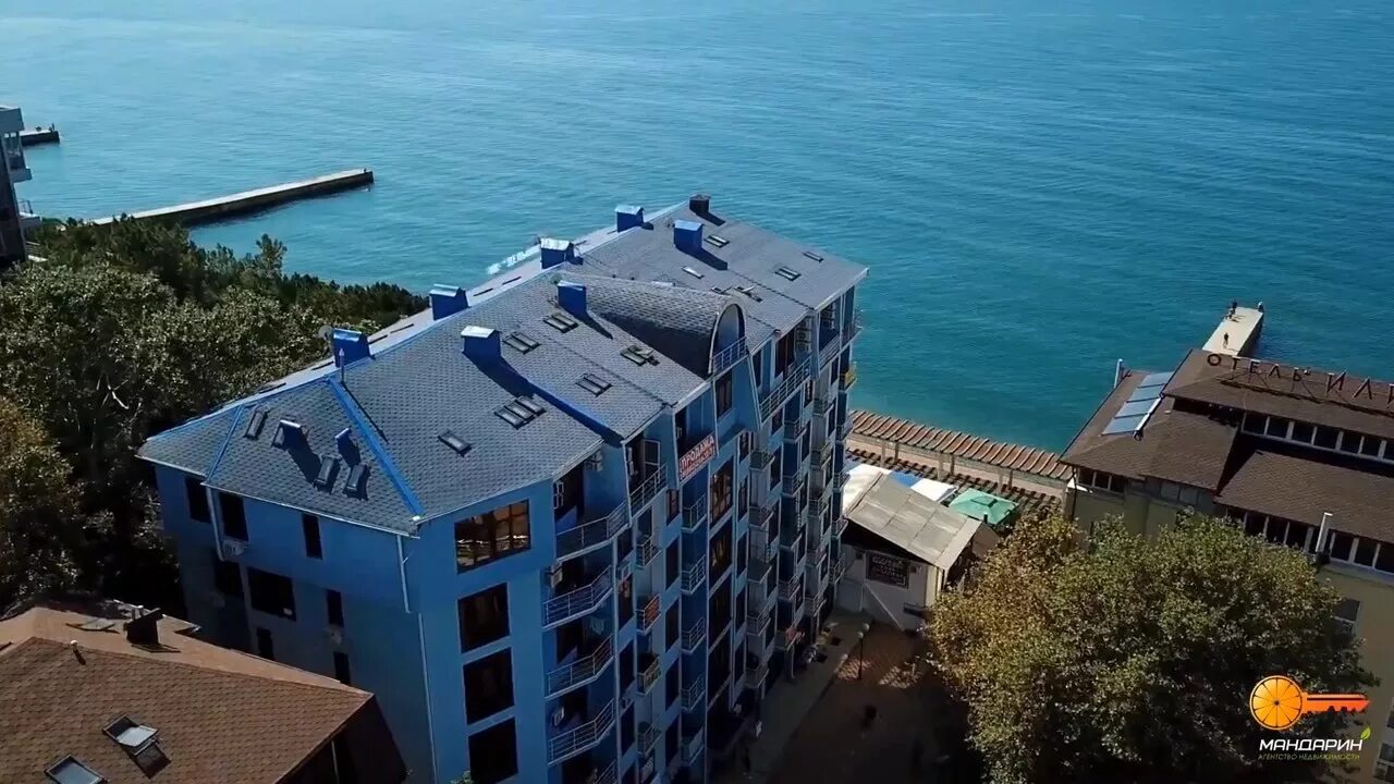 Дома на первой береговой линии