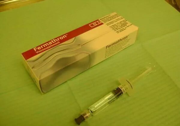 Внутрисуставные инъекции в коленный сустав лекарство. Название уколов для суставов колена. Натрия гиалуронат для суставов инъекции. Название уколов для суставов колена. Препараты для уколов в коленный сустав.