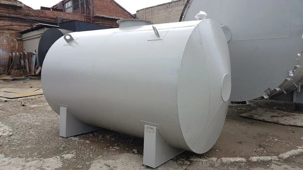 Горизонтальный резервуар для нефтепродуктов. Резервуар горизонтальный стальной. Резервуар ргсп-50. Резервуар горизонтальный стальной ргсн-75. Емкость ргс 15м3.