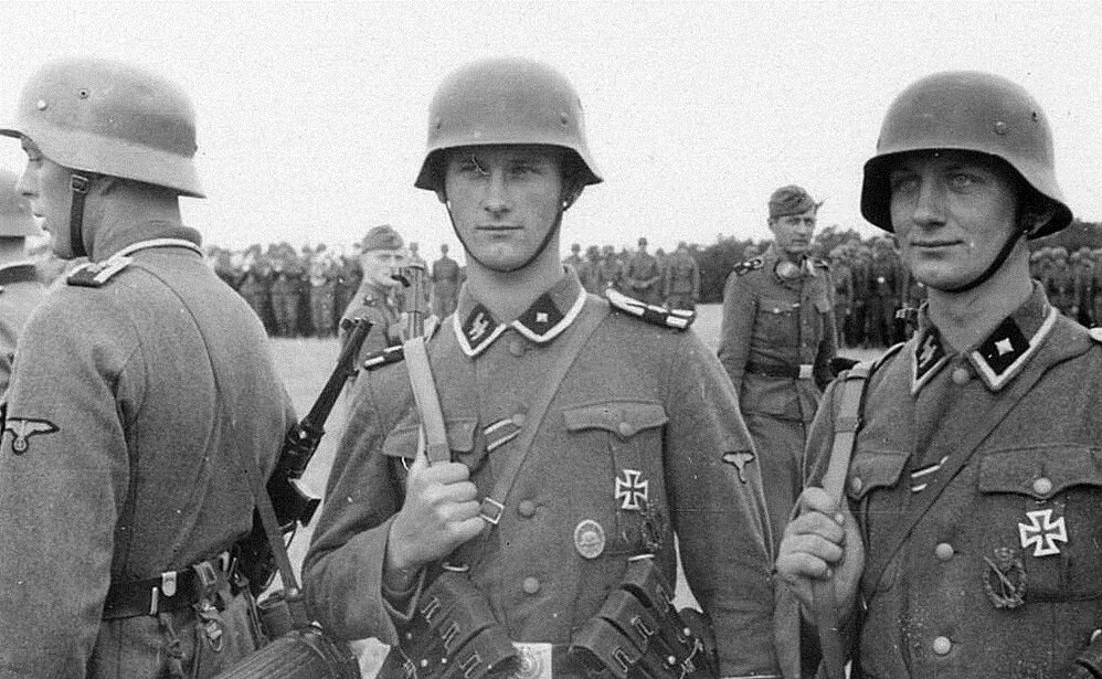 Полк сс. Солдаты Waffen SS. Вермахт Ваффен СС 1942. Солдат дивизии Waffen SS Лейбштандарт.