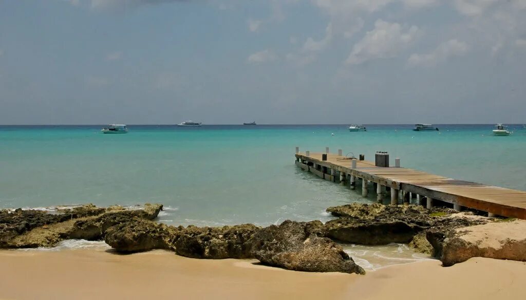Молдова каймановы. Seven Mile Beach острова Кайман. Остров Кайман пляж. Каймановы острова пляжи. Севен-майл-Бич, остров большой Кайман, Карибское море.