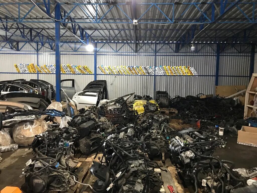 авторазбор рф в москве. авторазборка иномарок. автомобиль под прессом. авторазбор немецких авто. авторазбор.