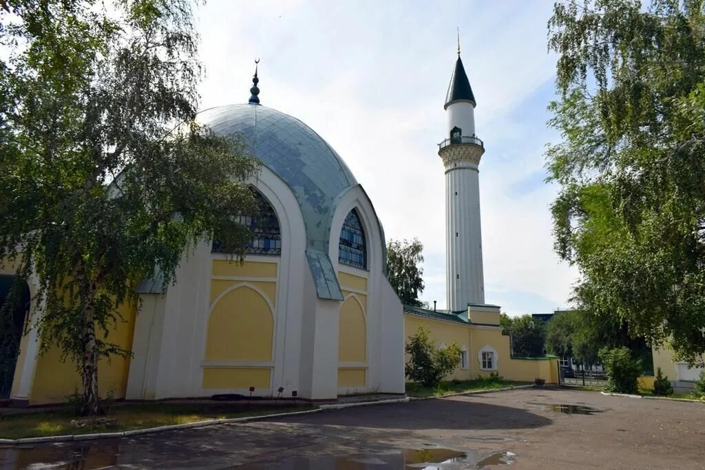 Караван сарайская клиника. Караван-сарай (Оренбург). Мечеть Караван сарай. Мечеть Оренбург Караван-Сарайская. Здание Караван сарай Оренбург.