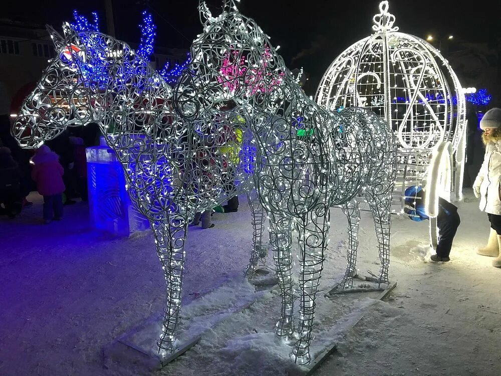 Ледяной городок Салехард. Ледовый городок Салехард 2022. Тарко Сале Ледовый городок 2022. Елка Салехард 2022. Салехард 2022