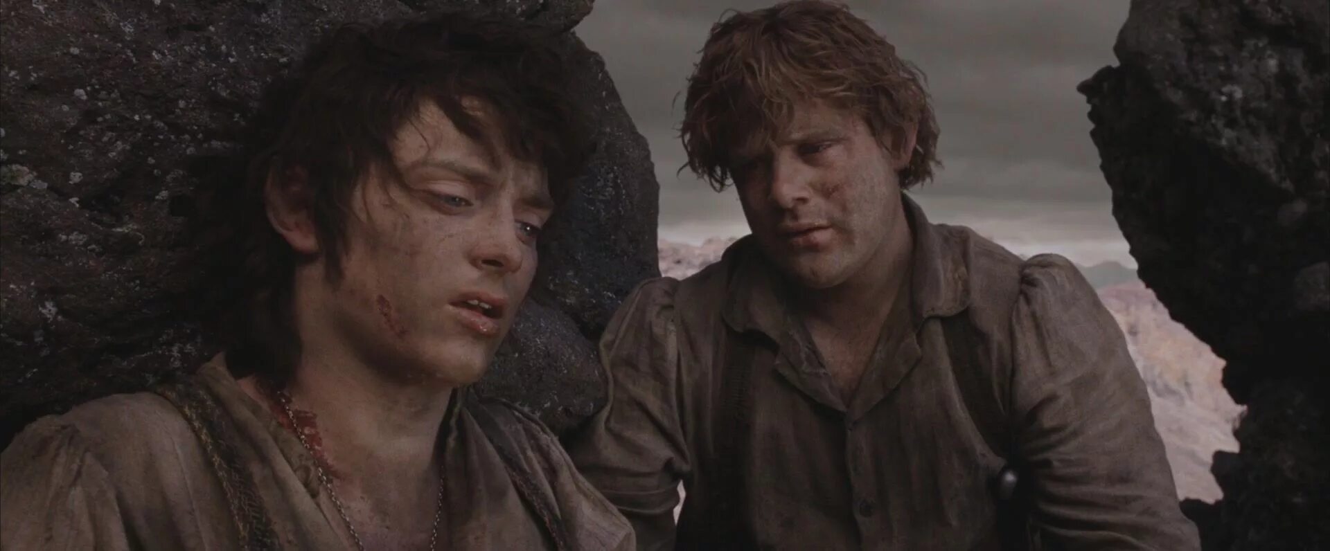 фродо бэггинс роковая гора. властелин колец фродо мем. путь фродо в мордоре. фродо и сэм в мордоре. фродо и сэм мордор.