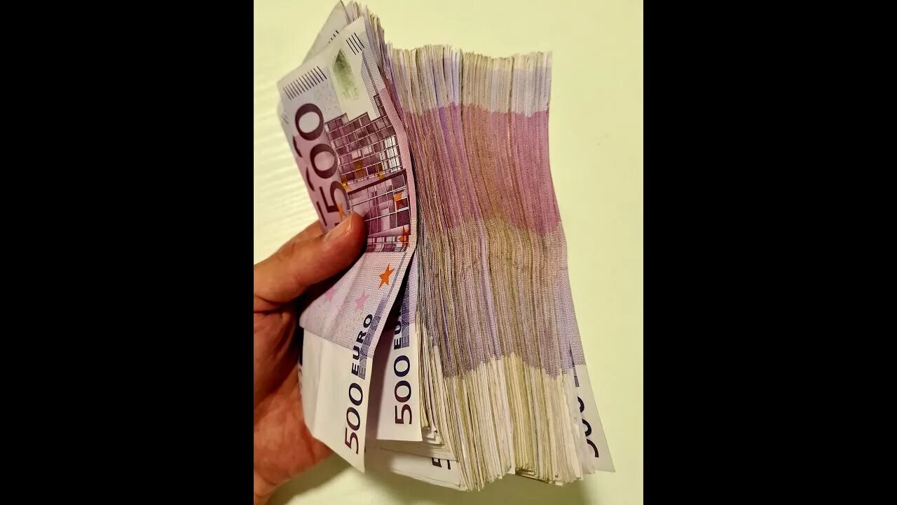 Сколько 100000 евро. 100000 Евро. Как выглядит 100000 евро. Купюра в 1000000 Euro. 100000 Евро в леях.