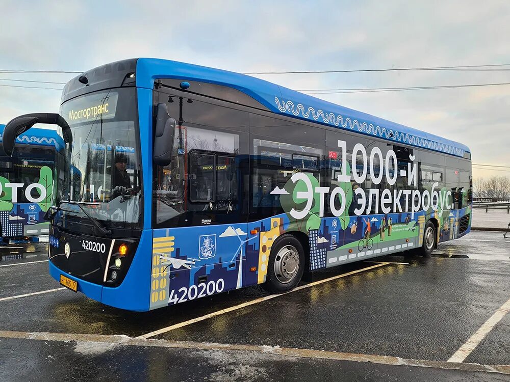 Запустили электробусы. Электробус Москва 2022. 1000 Й электробус. Тысячный электробус в Москве. 1000 Электробус запустили в Москве.