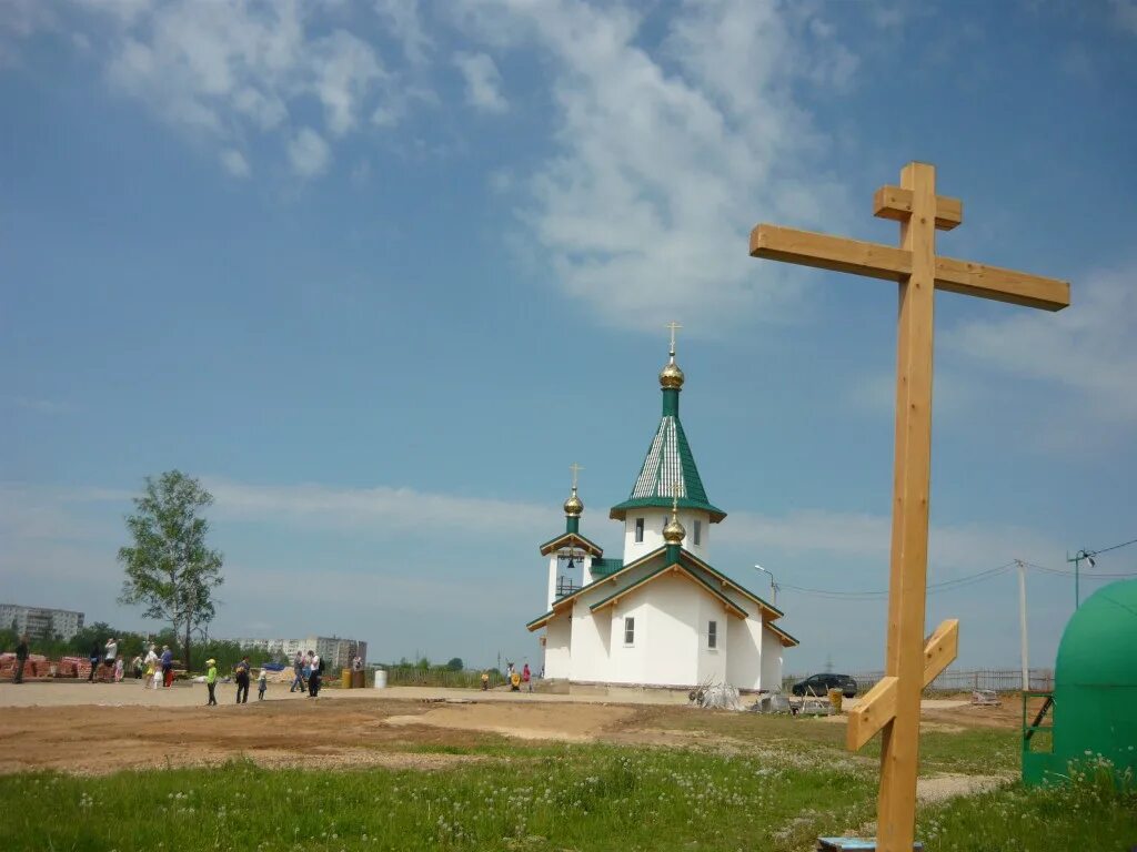 Храм на королевке смоленск. Королевка церковь. Королёвка смоленск. Храм на королевке. Церковь на королевке смоленск.