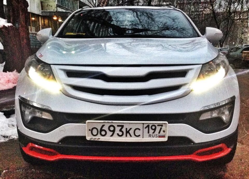 Решетка радиатора спортейдж 3. Kia sportage 2014 рестайлинг решетка бампера переднего. Решётка радиатора белая киа спортейдж 3. Решетка радиатора киа спортейдж 3. Решетка спортейдж.