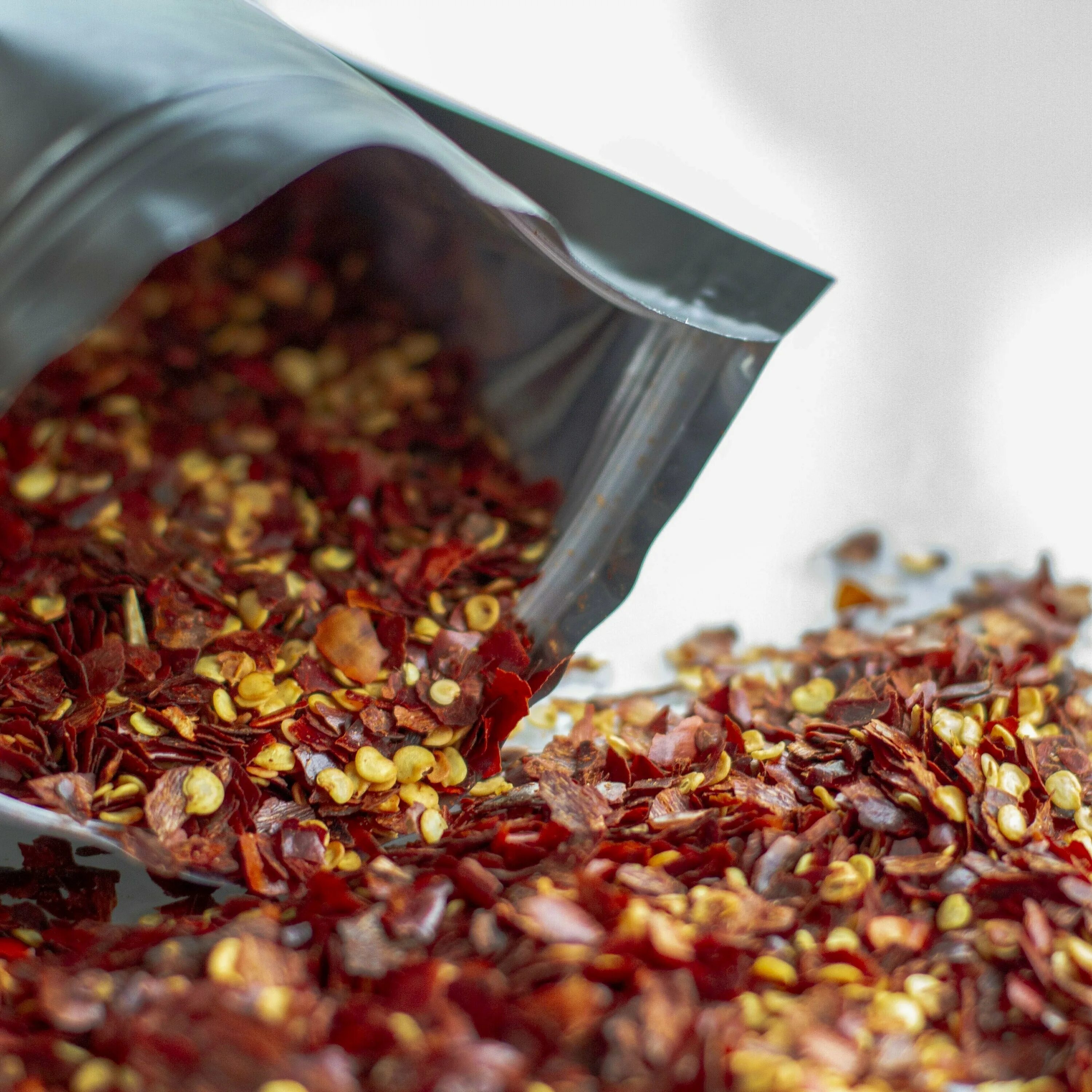 перец красный чили хлопья. перец красный чили хлопья. перец чили хлопья. приправа хлопья чили. перец чили хлопья.