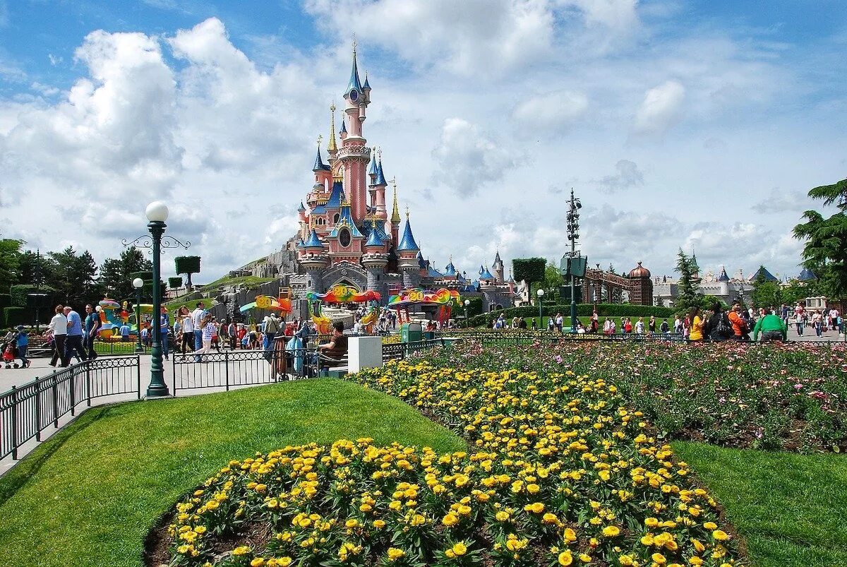 Дисней париж. Диснейленд Париж Disneyland Paris. Диснейленд Париж Диснейленд парк. Парк Уолт Дисней в Париже. Евро Диснейленд Франция.