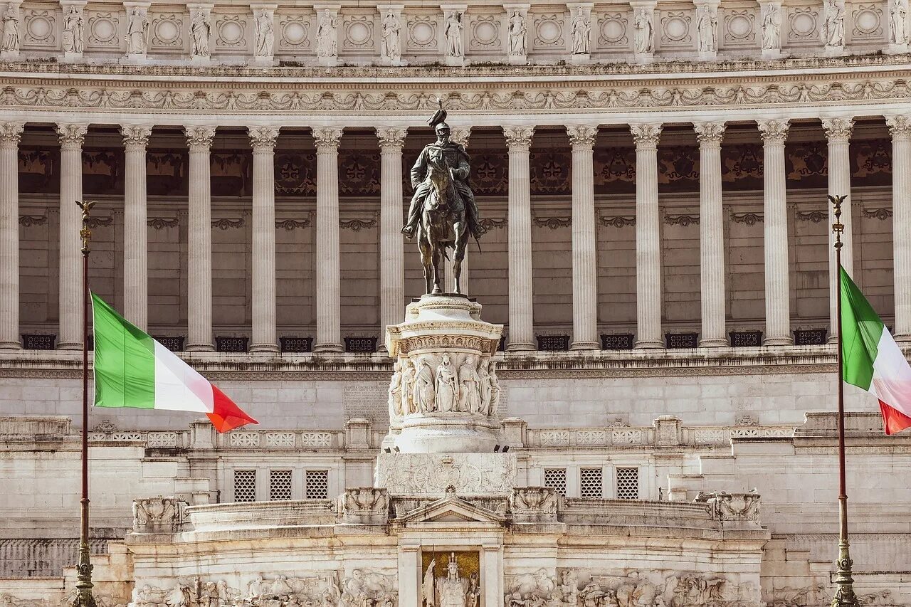 Экономика Италии. Италия финансы. Рим правительство Италии. Инвестиции в Италию.