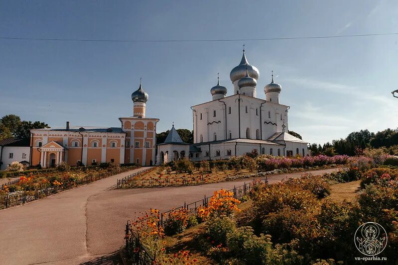 Хутынский монастырь в Великом Новгороде. Новгород Варлаамо-Хутынский Спасо-Преображенский монастырь. Варлаамо-Хутынский Спасо-Преображенский женский монастырь. Хутынский храм летом Великий Новгород. Сайт хутынского монастыря