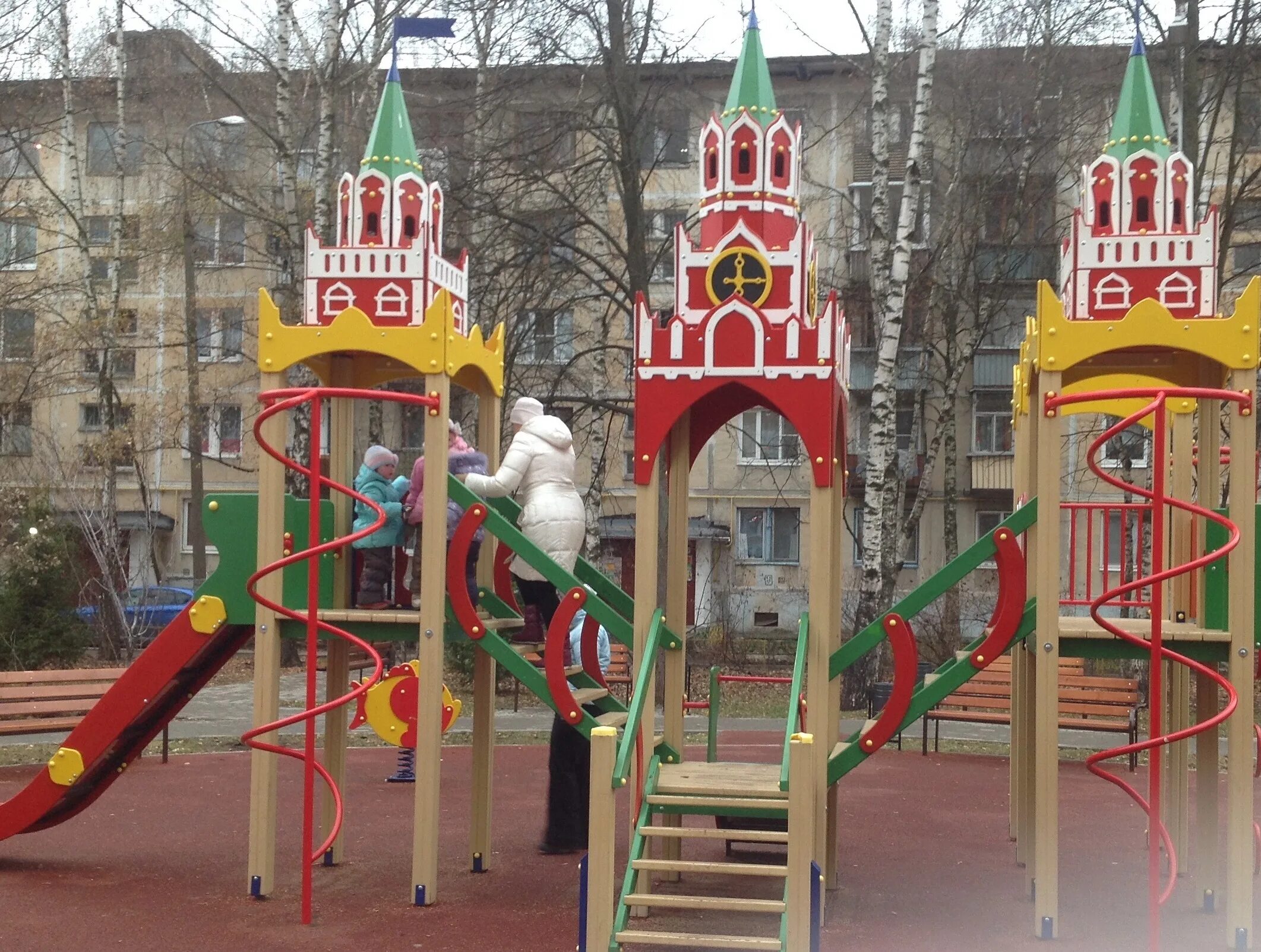 Пл детская. Площадка Кремль Фрязино. Измайлово Кремль площадки детские. Детская площадка Кремль Краснознаменск. Площадка Кремль Покачи.