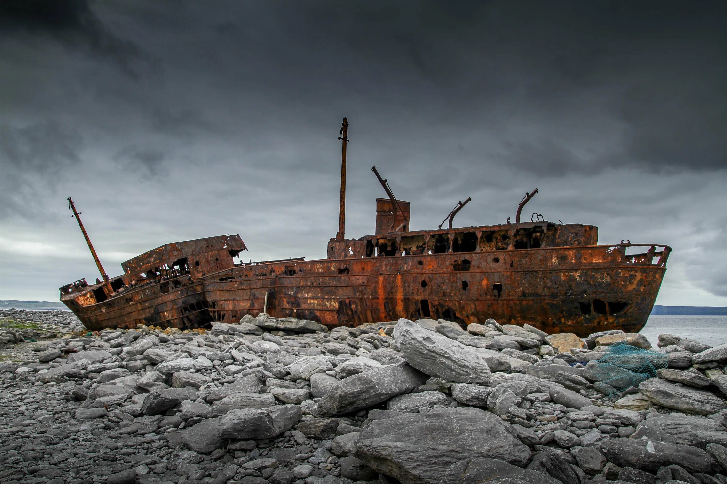 Аральское море затонувшие корабли. Заброшенные корабли Аральское море. Затонувший корабль World Discoverer. Разрушаем океан