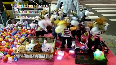 Toys dance