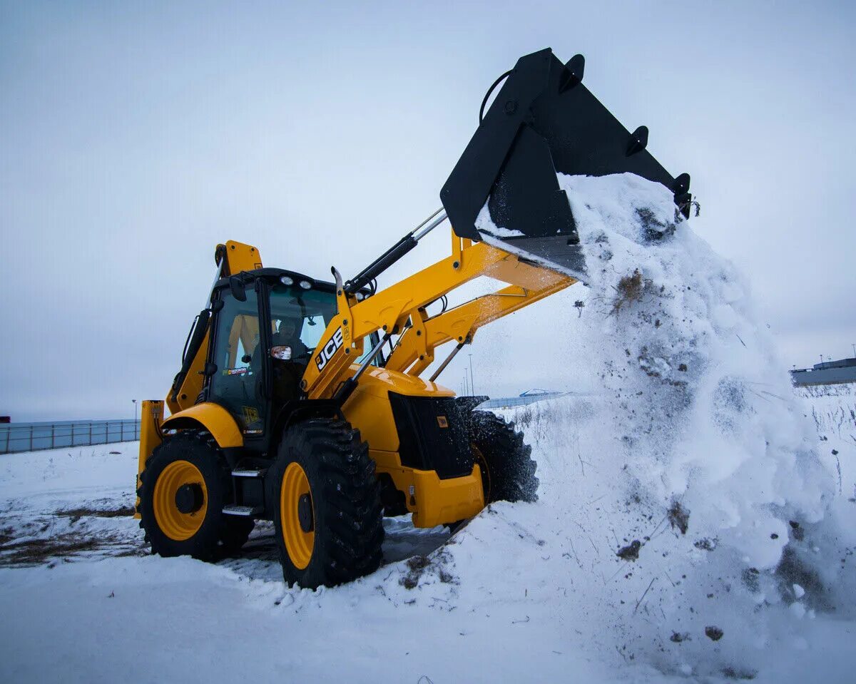 Уборка снега JCB 4cx. Трактор JCB 3cx. JSB экскаватор 3cx. Уборка снега JCB 3cx. Аренда экскаватора погрузчика ковш