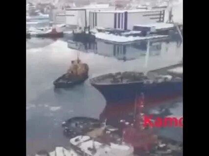 Какое судно таранит торосы