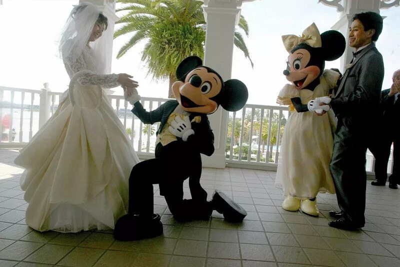 аниматоры на свадьбу. свадебные медведи. ростовая кукла сердце свадьба. ростовая кукла медведь тедди. ростовое сердце на свадьбе.