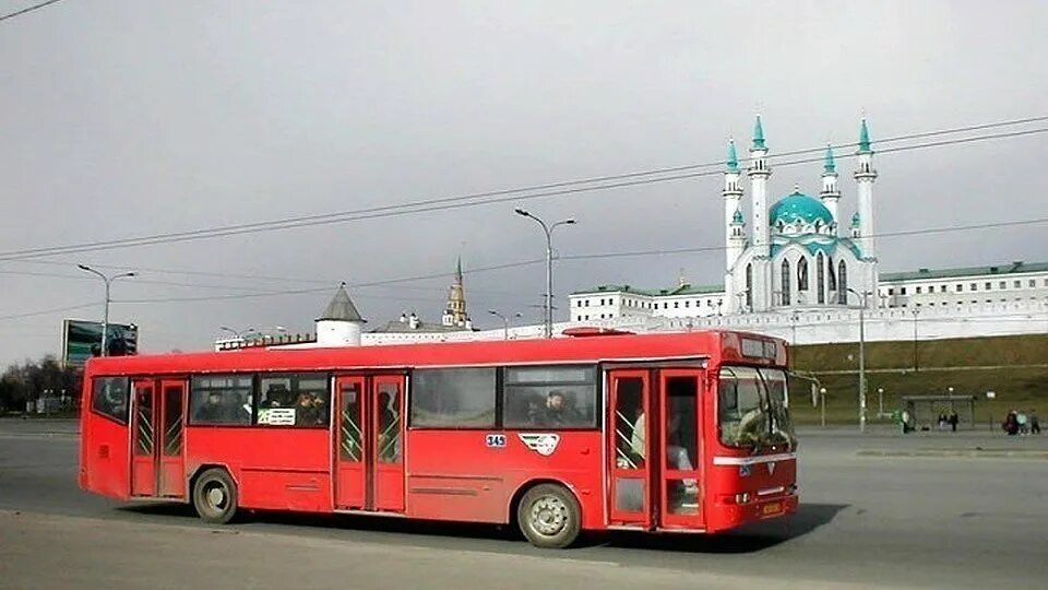 Автобус Казань. Красный автобус. Красный автобус Казань. Городской автобус Казань. Автобус ру казань