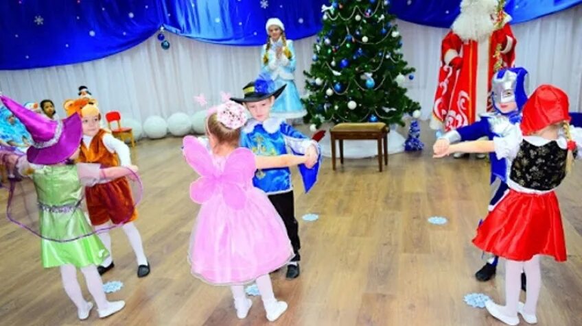 Танец с игрушками на выпускной в детском. Танец с малышами на выпускной в детском саду. Выпускной садик танец. Танцы младшая группа. Танец с игрушками на выпускной в детском саду.