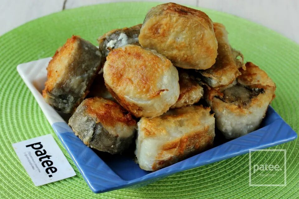 Хек в сметанном соусе. Хек со сметаной. Хоне хеке. Хек со сметаной. Хек со сметаной.