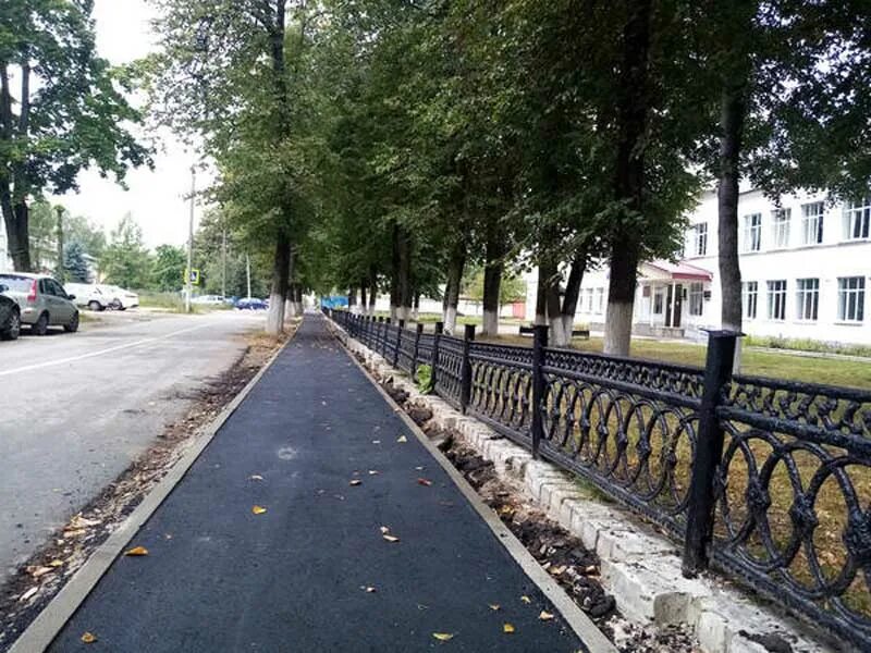 Жд вокзал жуковка брянская область. Жуковка брянская область вокзал. Вокзал жуковка брянская. Улица строителей 1 жуковка. Парк г.