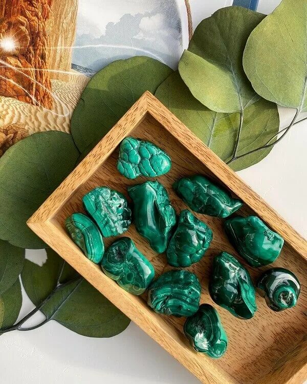 Малахит камень. Малахит магические действия. Малахит камень знак зодиака. Малахит магические. Малахит стихия камня.