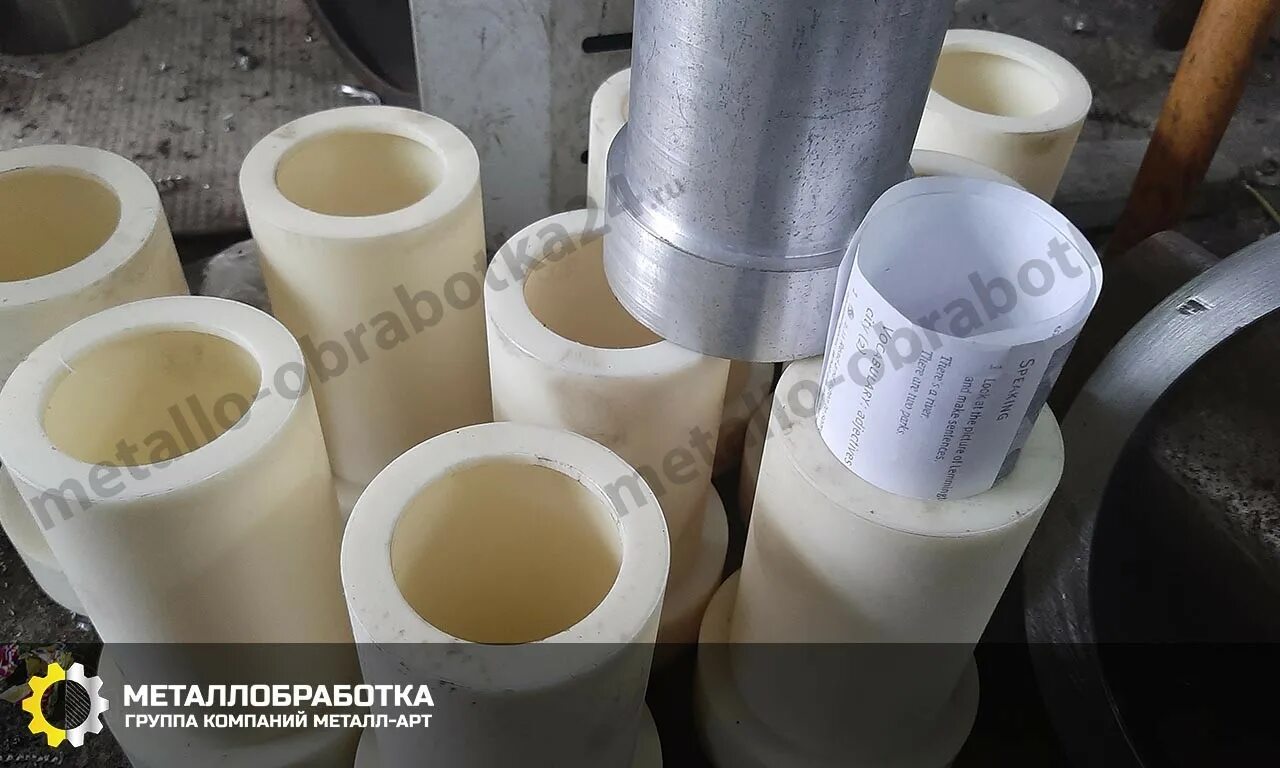 Втулка из какого материала. Втулки из капролона в 32 трубу. капролон труба толстостенная. втулка капролон. капролоновые изоляторы.