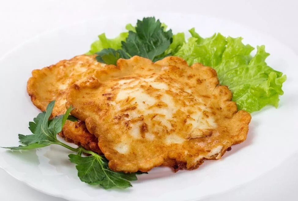 Куриное филе в яйце и муке. Куриная отбивная в кляре. филе бризоль. куриная грудка бризоль. свинина отбивная «бризоль».