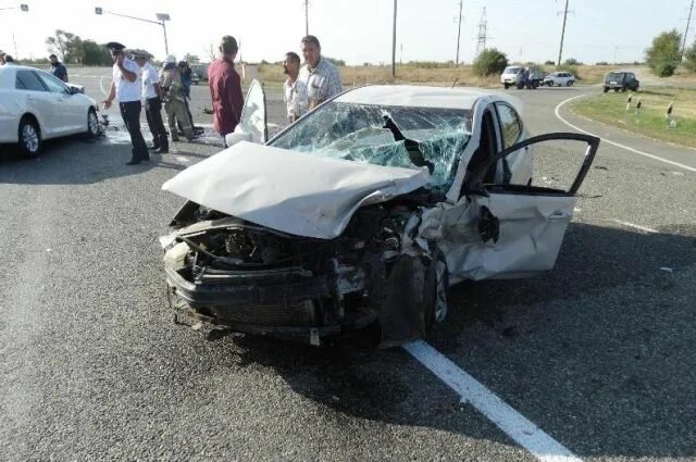 Дтп ставропольский край вчера. Авария в обильном ставропольский край. авария на трассе ставрополь ростов.