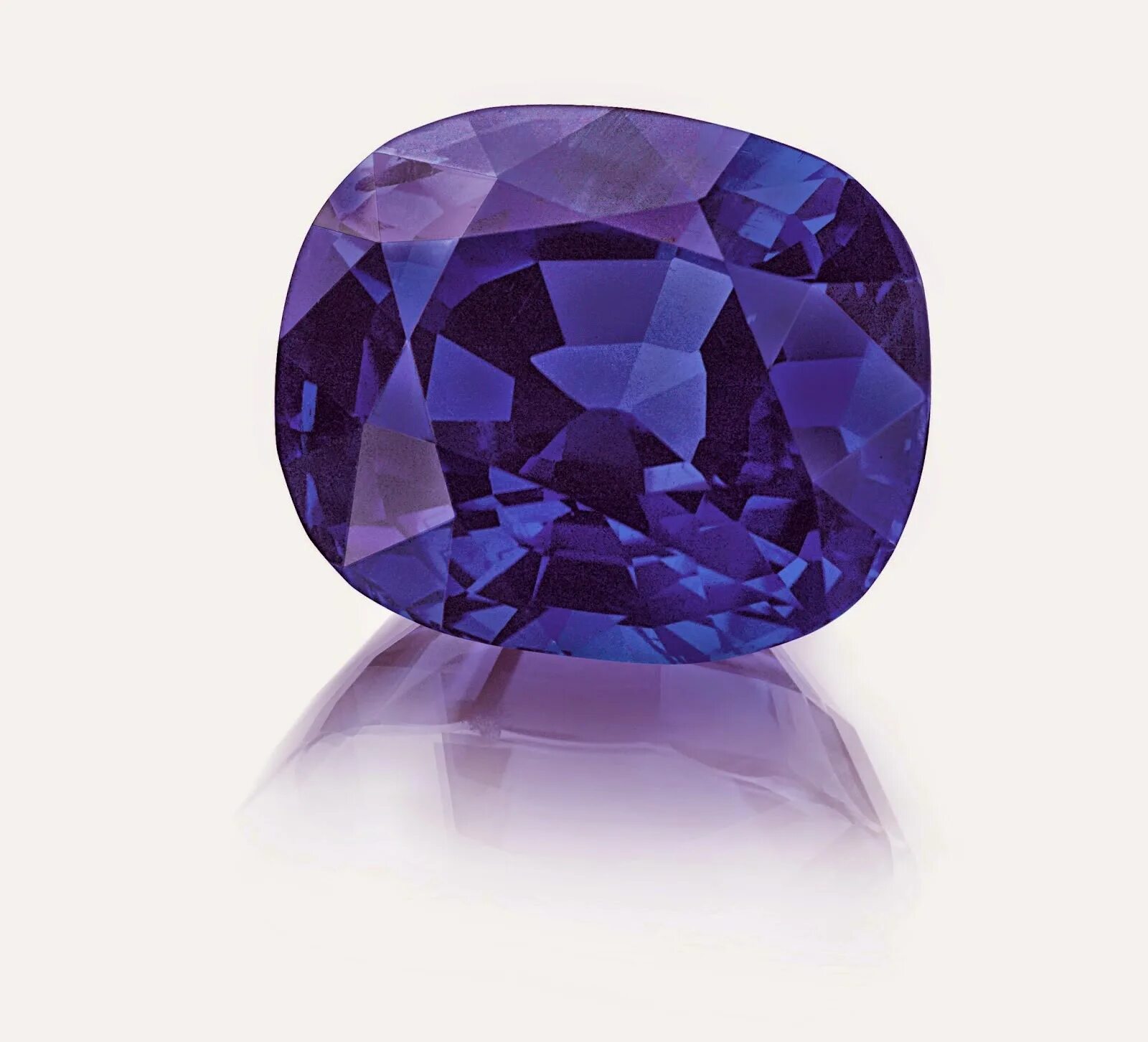 Голубой сапфир и аметист. Фиолетовый сапфир камень. Синий аметист камень. Аметист 84 камень. Аметист голубой