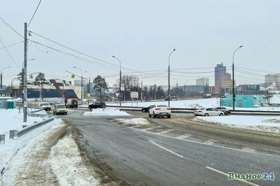 Перекресток Донбасская Автомагистральная. Перекресток Купелинка. Круговое движение м4 Дон в Видном. Ул Донбасская Видное. Погода на улице в видном