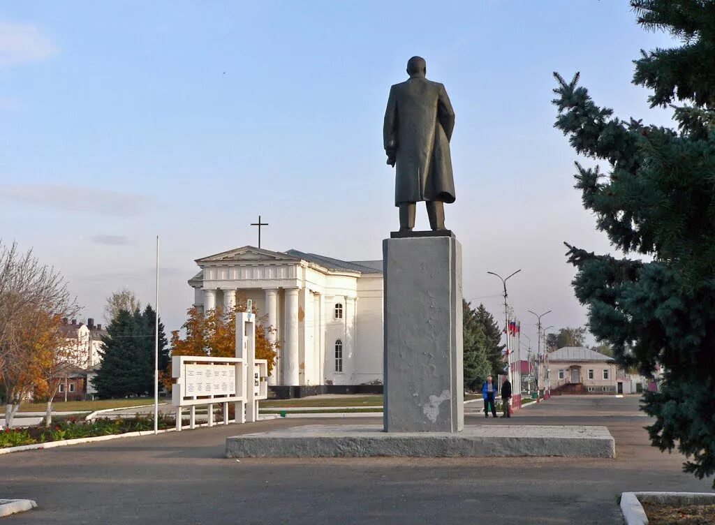 Площадь маркса город. Маркс город саратовская. маркс площадь города. площадь маркса саратовской области. парк екатерины маркс.