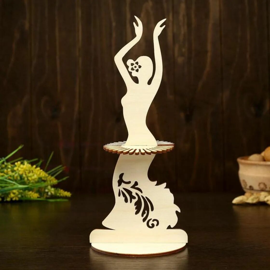 Салфетница необычная. Салфетница девушка из фанеры. Салфетница девушка. Салфетница большая. Салфетница девушка.