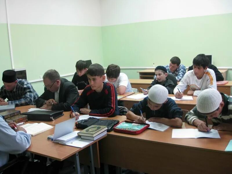 Медресе для мальчиков. Нижегородское медресе махинур. Медресе для мальчиков село буртунай медресе. Медресе в махачкале. Медресе костек.