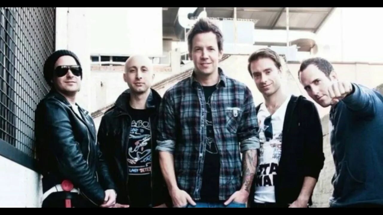 Симпл ПЛЭН. Группа simple Plan. Симпл ПЛЭН вокалист. Simple Plan 2001. Включи simple plan