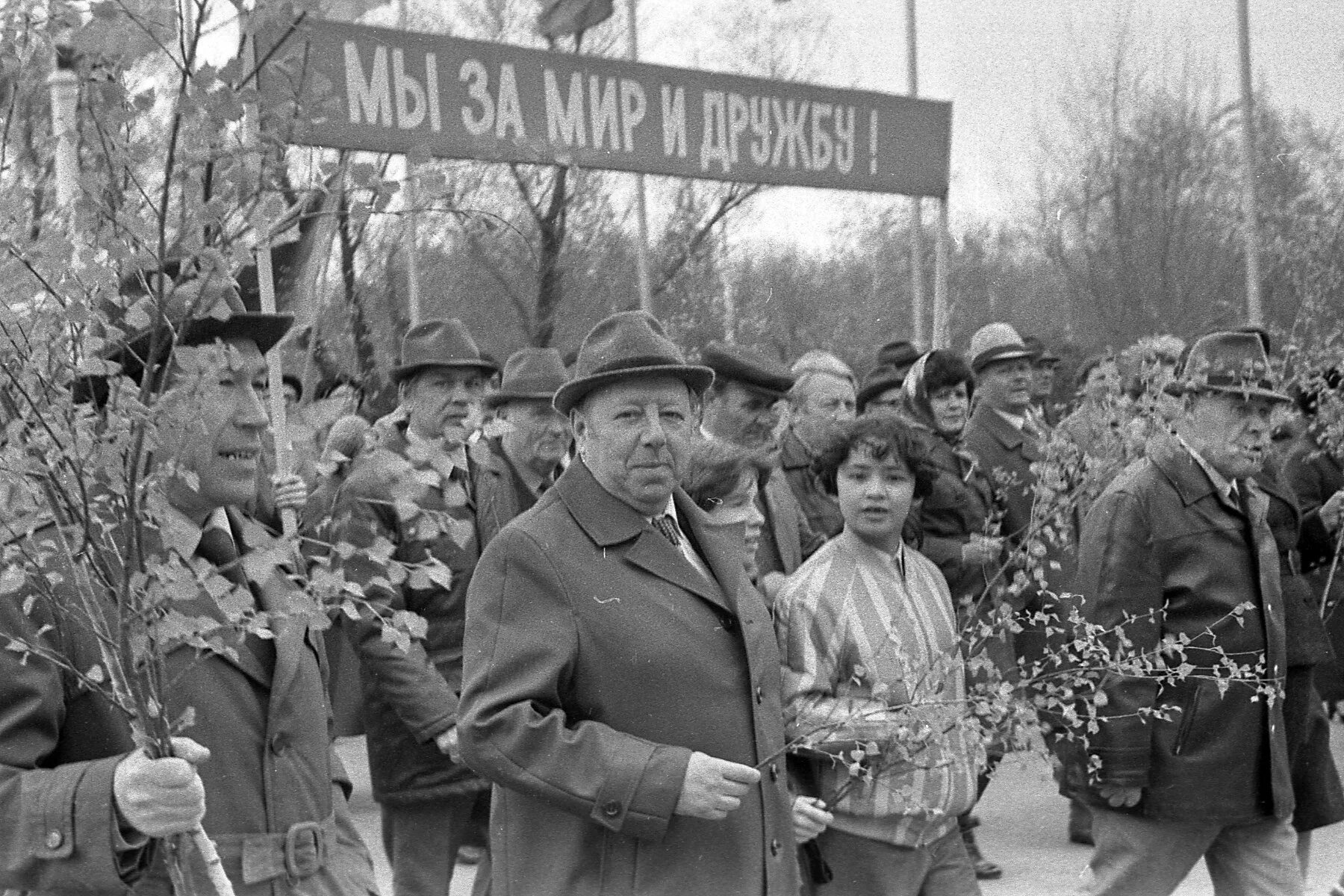 Праздники СССР. Мир труд май. Первомайская демонстрация в СССР. Первое мая праздник СССР.