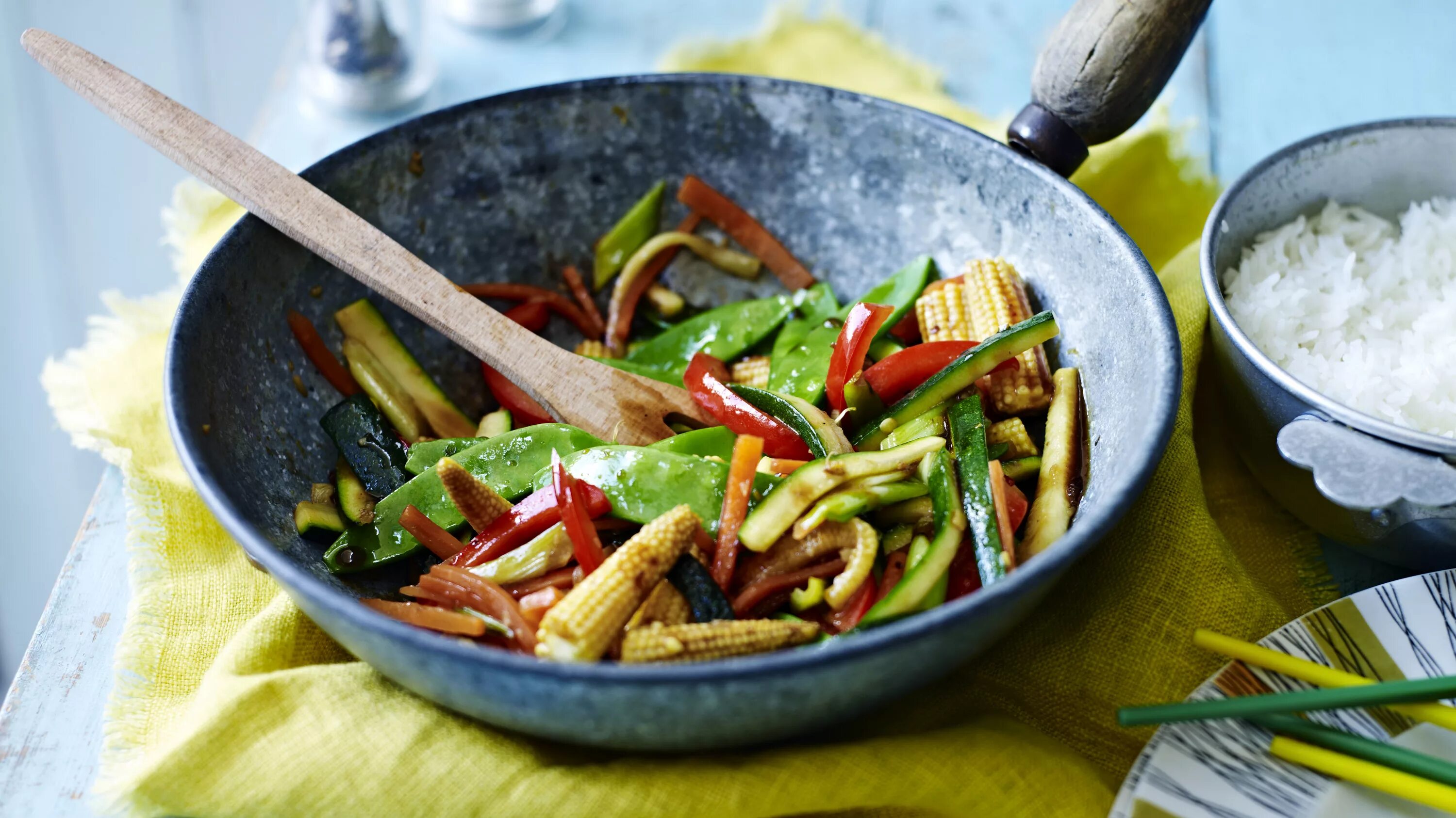 Fry vegetables. Стир Фрай Wok. Овощной стир Фрай. Вок с овощами. Стир Фрай нарезка овощей.