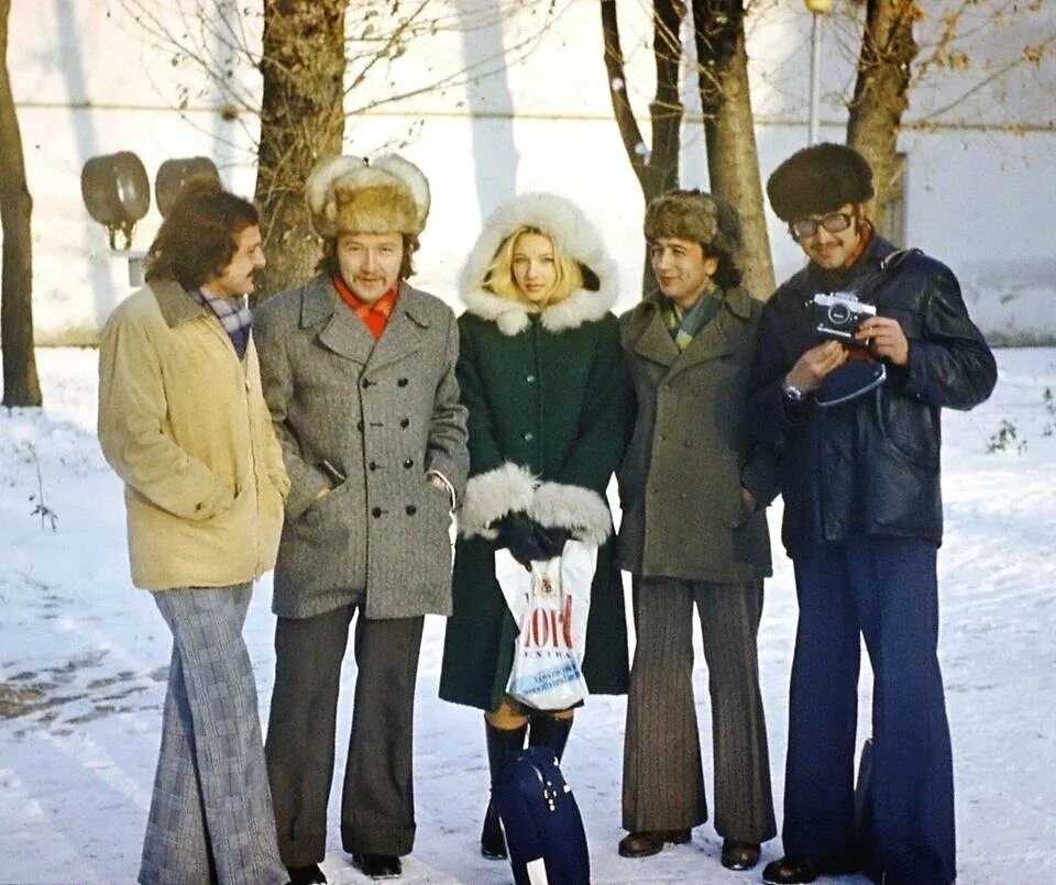 Поколение 1990. Мода СССР 70 Е 80-Е. Мода 70е СССР. Одежда советского человека. Зимняя одежда СССР.