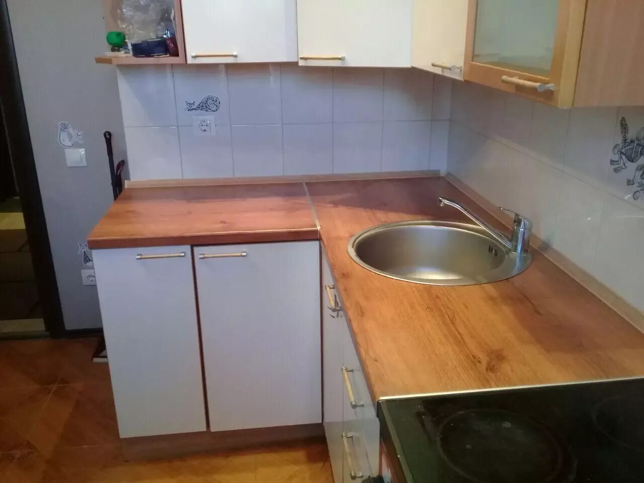 Смена столешницы на кухне. Дверцы для кухонного гарнитура. Замена столешницы на кухне. Демонтаж столешницы. Замена столешницы своими руками.