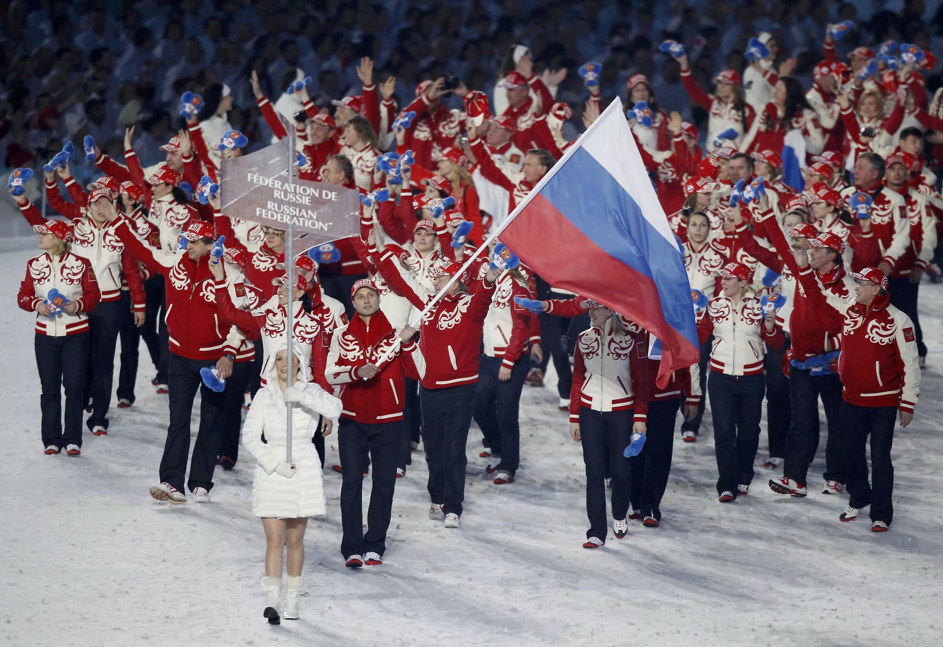 Олимпийская сборная. Парад спортсменов. Олимпийская сборная России. Спортсмен с флагом.