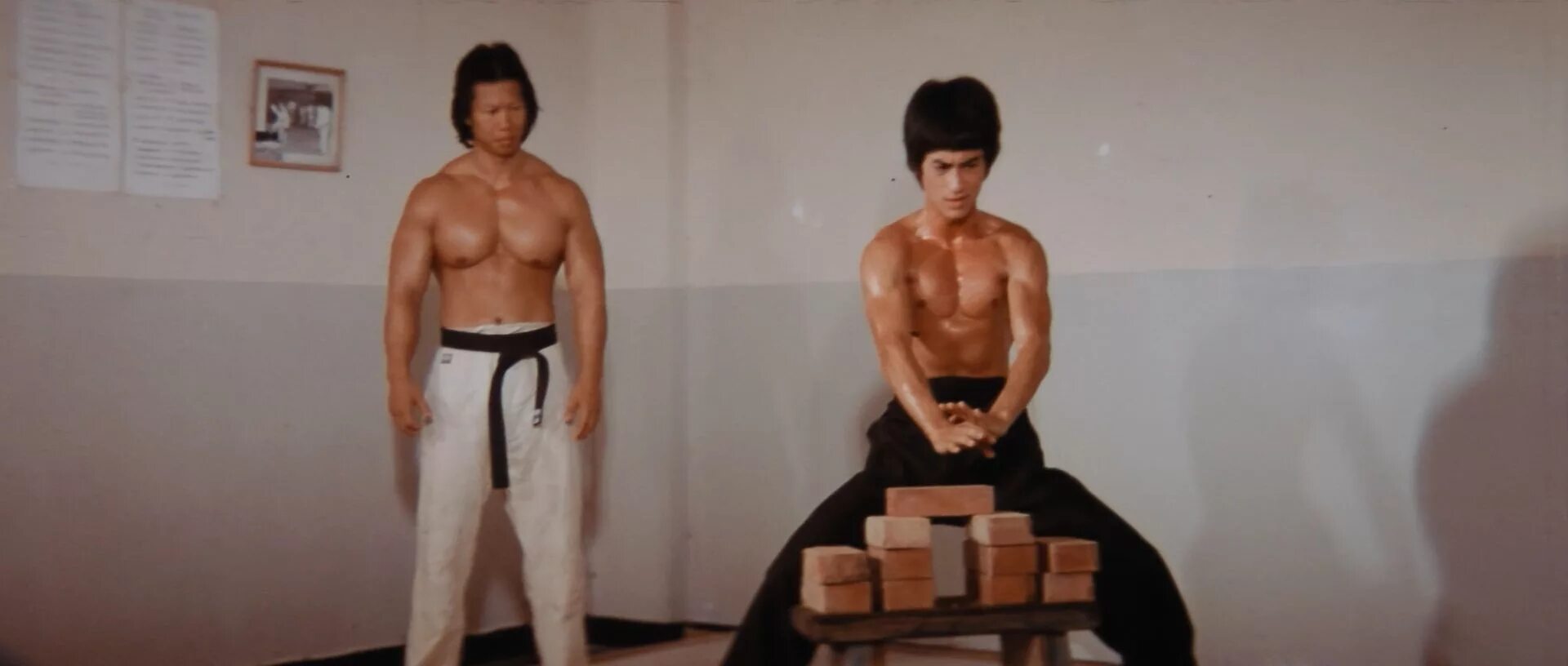 Bruce Lee 1980. Клоны Брюса ли. Боло йен в боевых искусствах. Клоны брюса