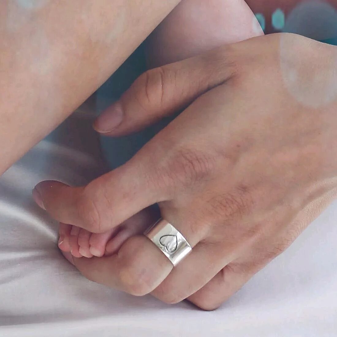 Кольца мама папа. Кольцо мама. Кольцо для мамы серебряные. Перстень мама. Мама кольцо серебро.