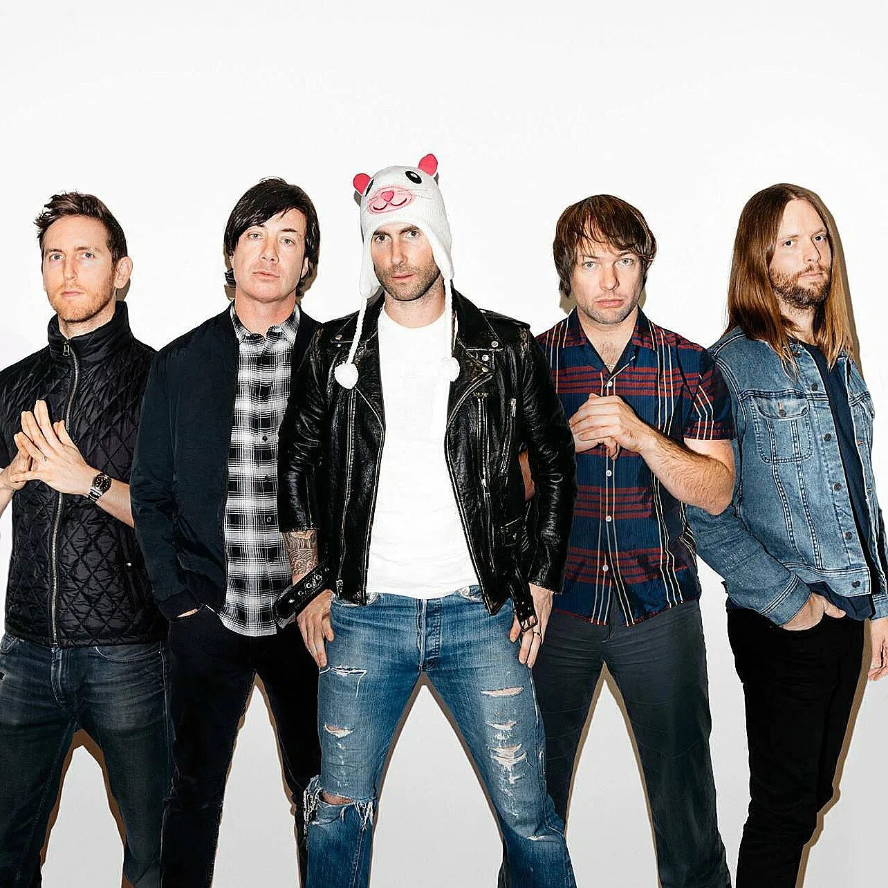 Maroon summer. Maroon. певец maroon. maroon 5 japan. группа maroon 5 треки.