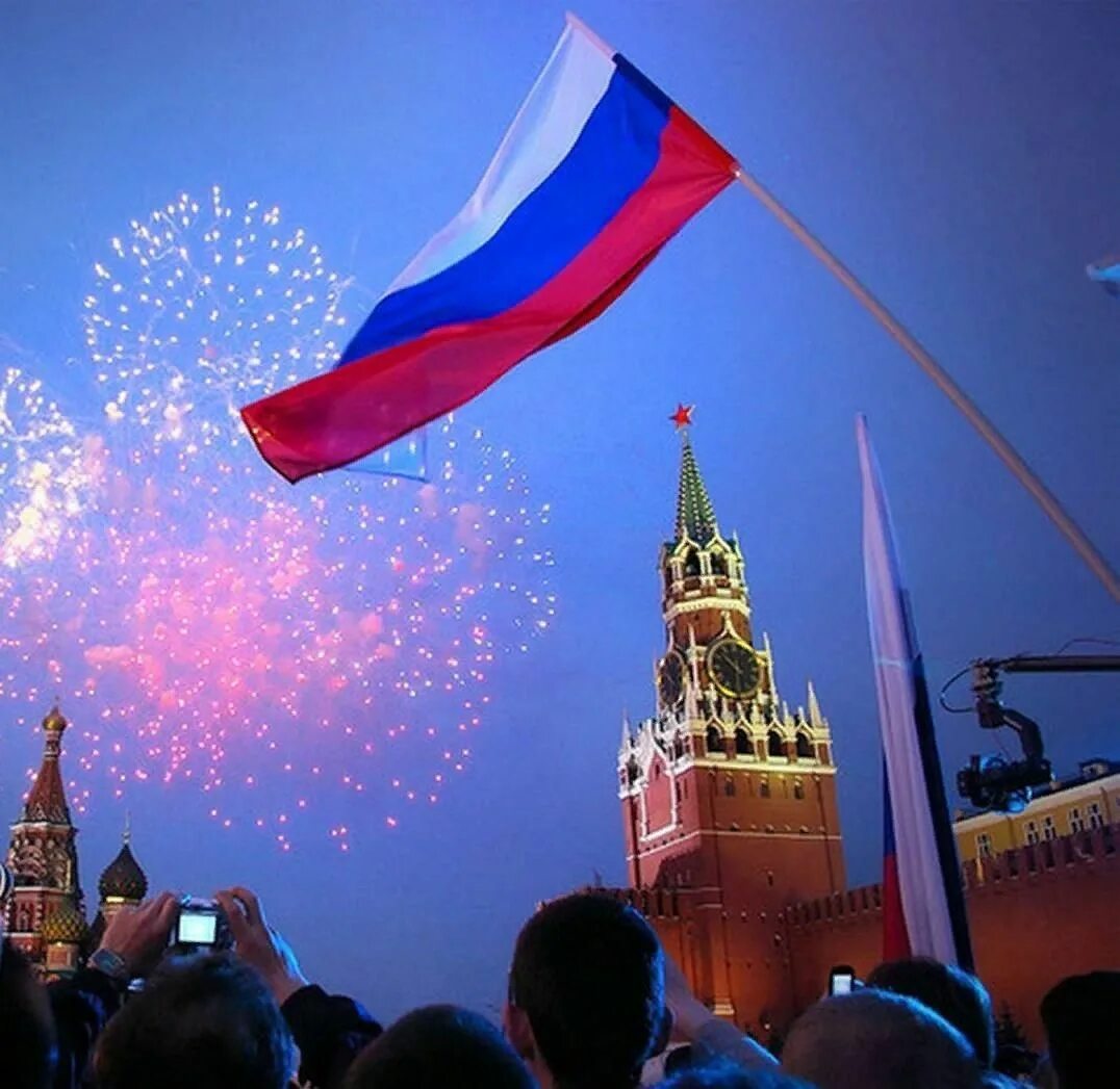 Страна росси. Страна росси. Наша страна. Российский флаг на фоне кремля. Страна росси.