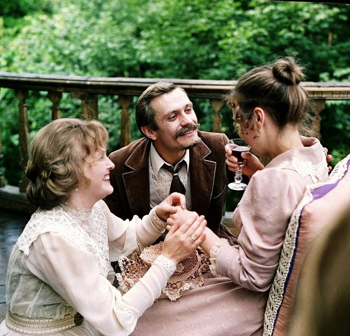 Где снимался михалков. Утомлённые солнцем 1994 олег меньшиков. Никита михалков утомленные солнцем 1994. Где снимался михалков. Где снимался михалков.