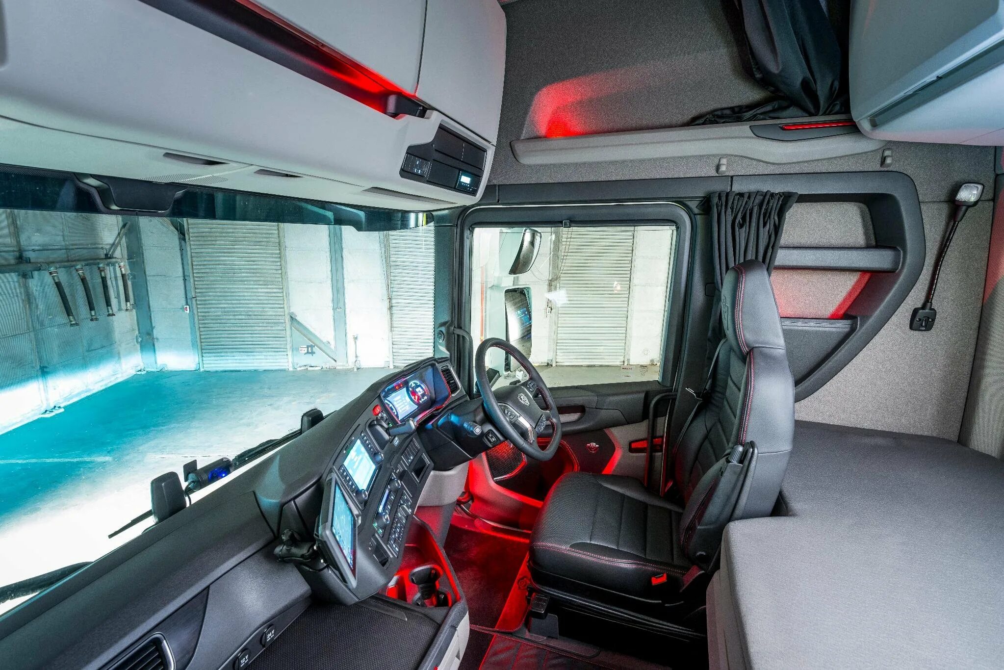 Scania s730 салон. Скания кабина s440. Кабина scania r500 2020. Скания s730 кабина. Скания s500 салон.