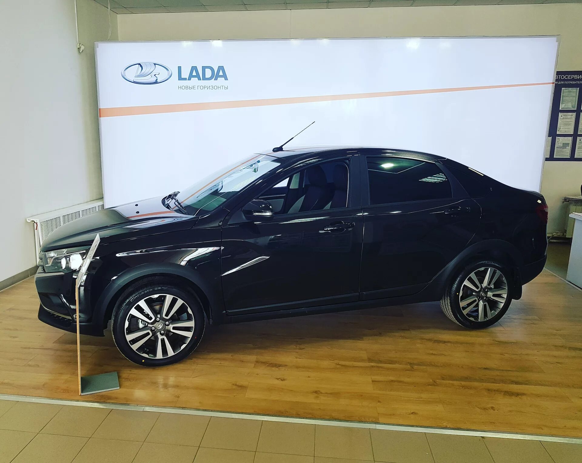 Lada Vesta SW Cross 1.8 бензиновый 2018 1.8 АМТ на DRIVE2
