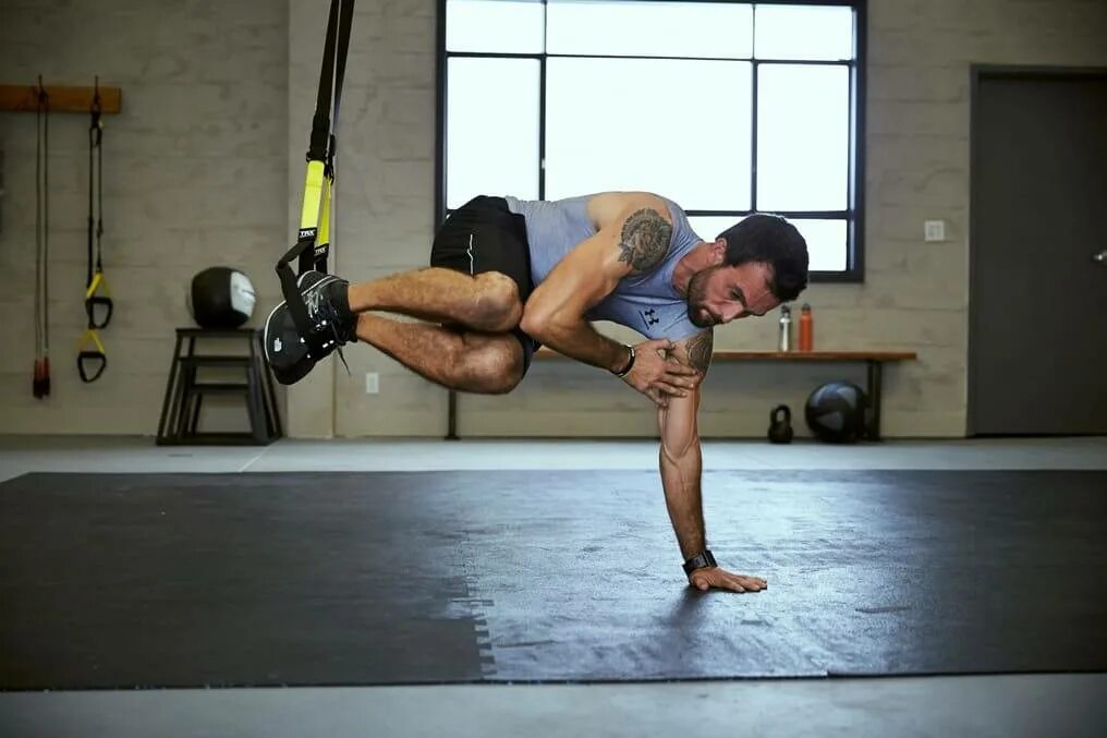 Трудные упражнения. Петли тренировочные trx воркаут. Сложные тренировки. Поза мостик. Кроссфит соревнования упражнения.